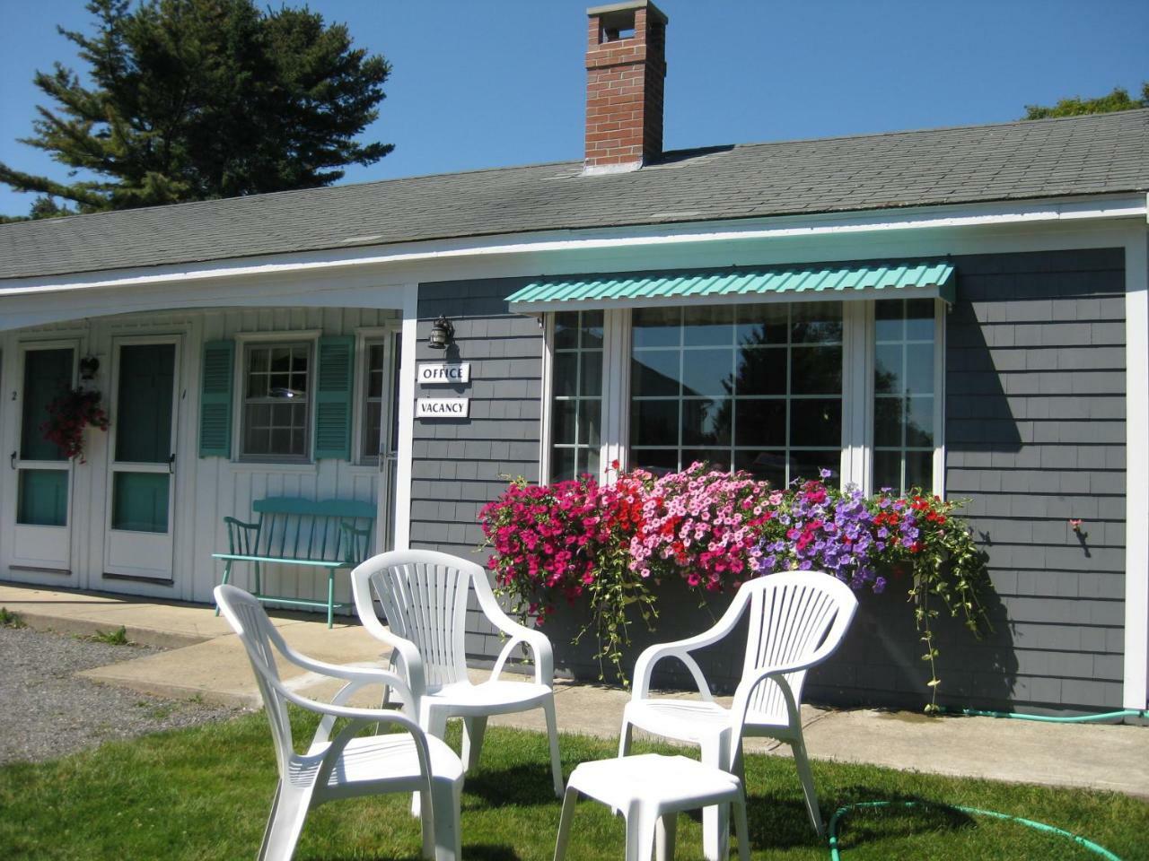 Mid-Town Motel Boothbay Harbor Exterior photo